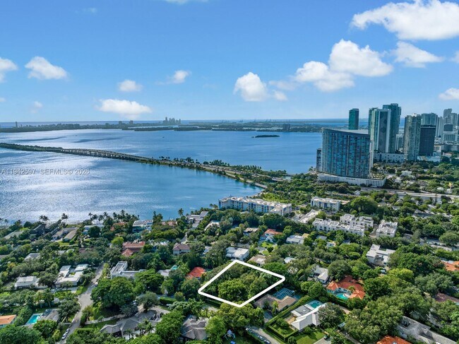 Building Photo - 530 Melaleuca Ln