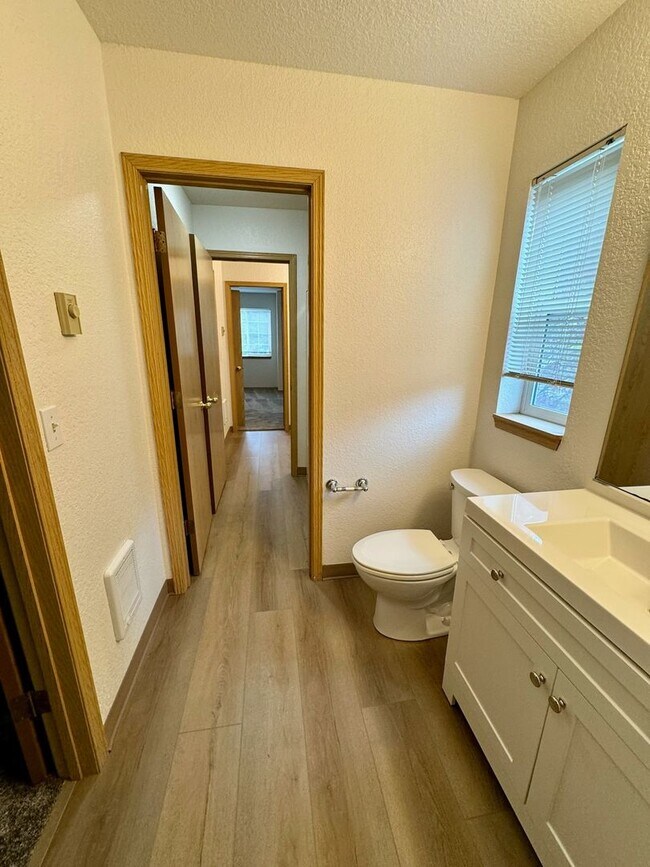 Building Photo - Fully Renovated 2 Bedroom, 1.5 Bath Townhouse with Garage