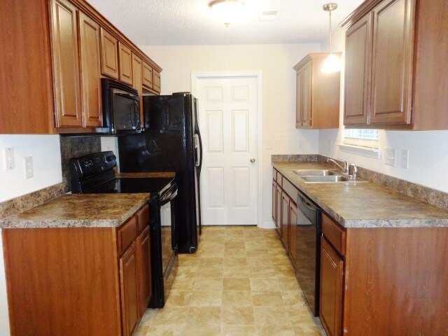 Building Photo - 228 Trickle Dr