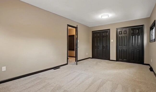 Building Photo - Spacious 3 bedroom home