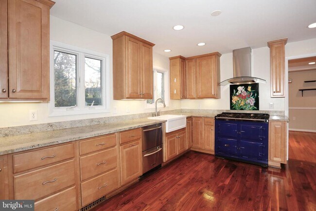 Building Photo - Wonderfull move-in ready property in a great Bethesda location