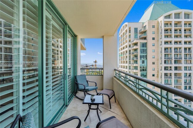Building Photo - 3350 SW 27th Ave