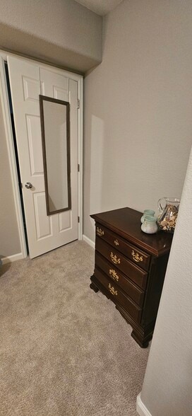 Smaller 2nd dresser & full length mirror - 1904 S Carr St