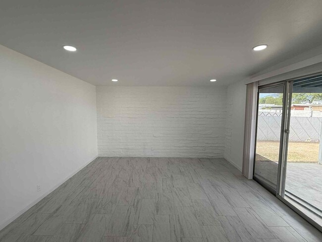 Building Photo - 8133 E 6th St