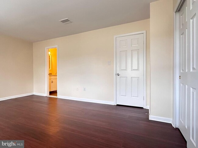 Building Photo - 6715 Cub Run Ct
