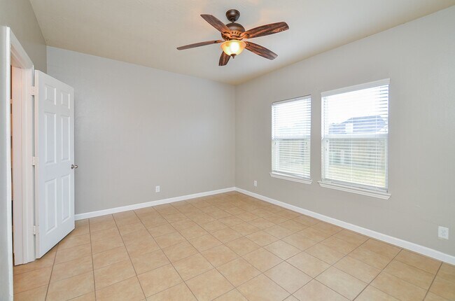 Building Photo - 10806 Woodwind Shadows Dr