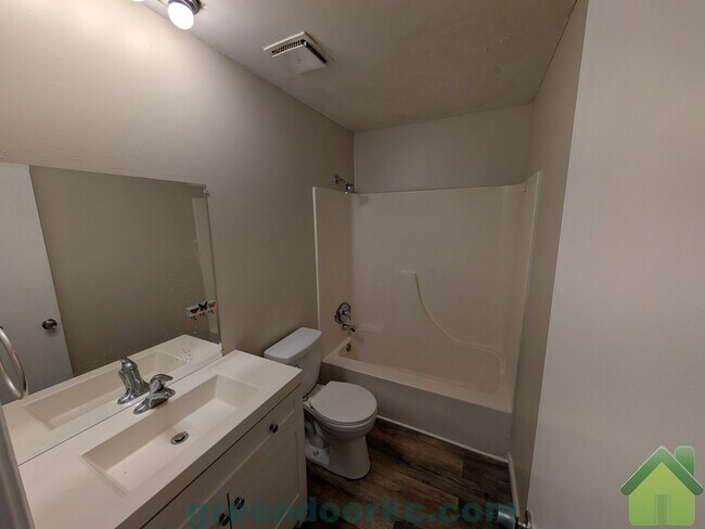 Building Photo - 12221 S Sycamore St