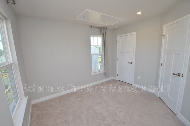 Building Photo - 200 Misty Pike Dr