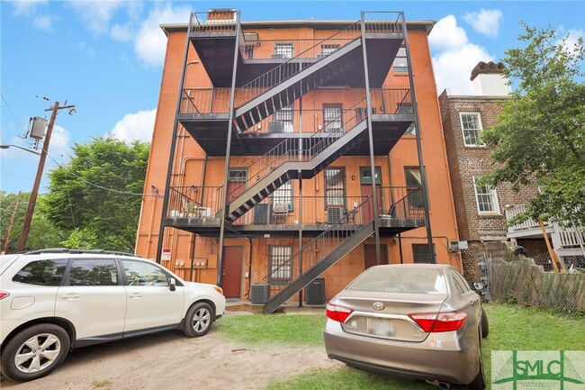 Building Photo - 703 Barnard St
