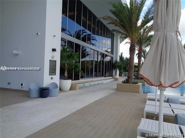 Building Photo - 16385 Biscayne Blvd