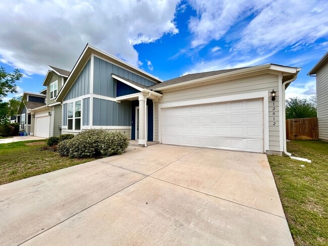 Building Photo - 12012 Saddle Rock Dr