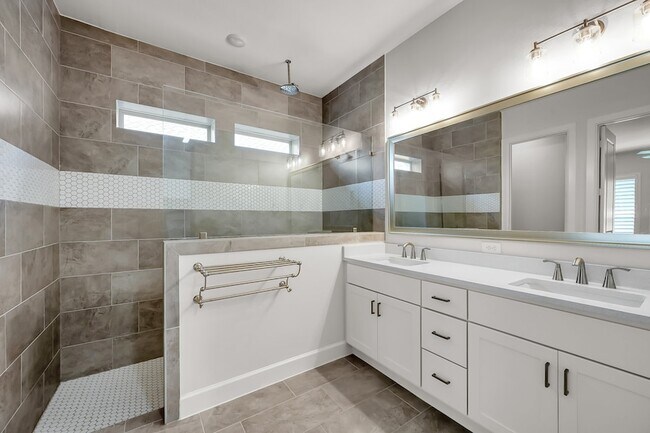 Building Photo - 32336 Noble Crk Dr