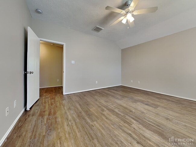 Building Photo - 33107 Cottonwood Bend