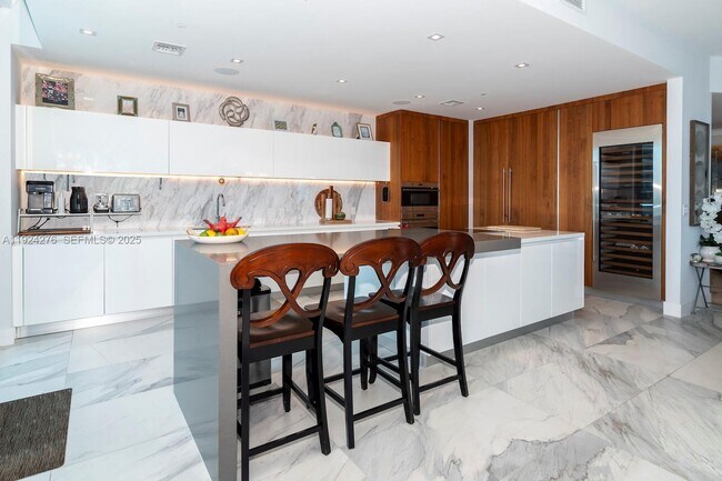 Building Photo - 701 N Fort Lauderdale Beach Blvd