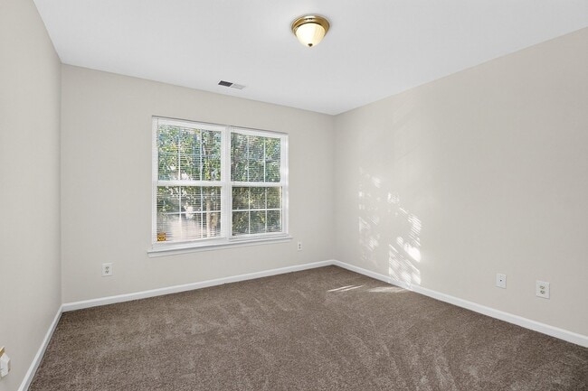 Building Photo - Beautiful Four Bedroom in Crismark Community!