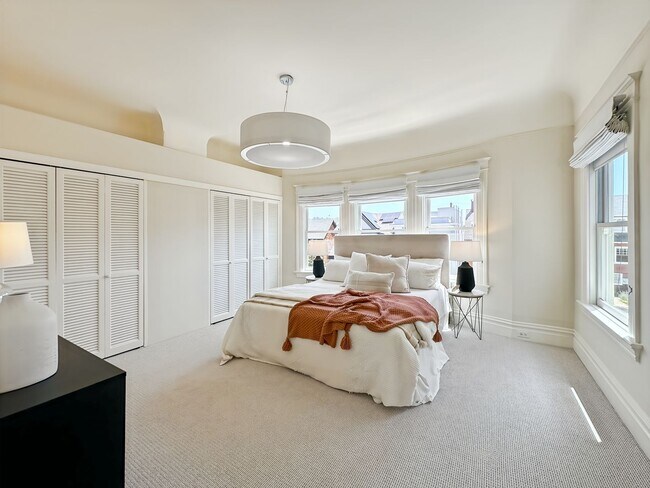 Building Photo - Beautiful 4BR+/3.5BA Edwardian Single-Fami...