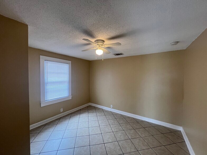 Building Photo - 1138 S Salcedo St