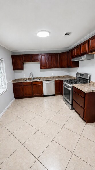 Building Photo - 4124 Tugas St