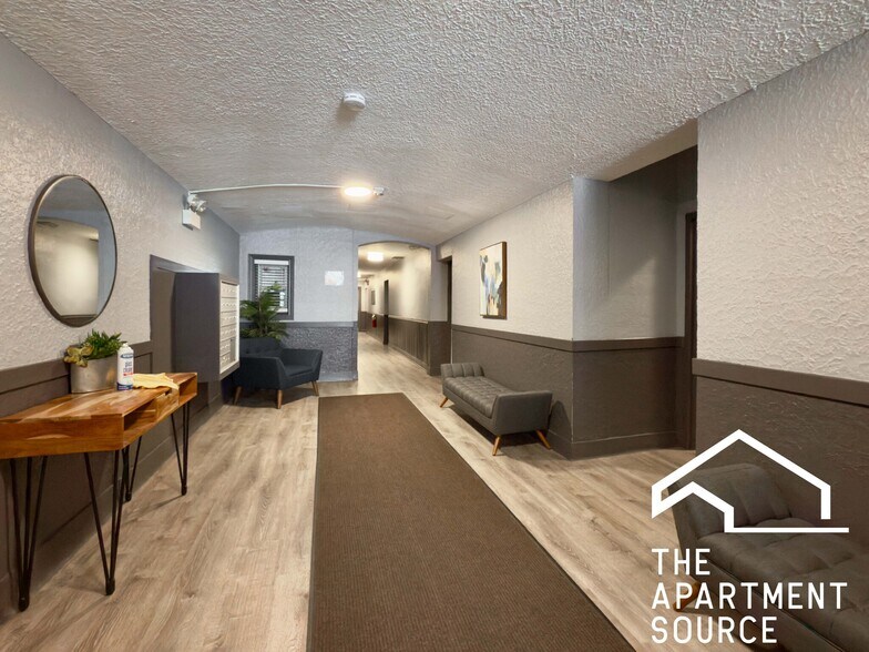 Building Photo - 4854 N Damen Ave
