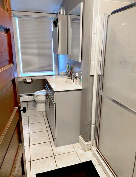 Building Photo - 619 Smith St