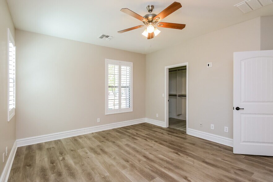 Building Photo - 4415 E Woodside Way