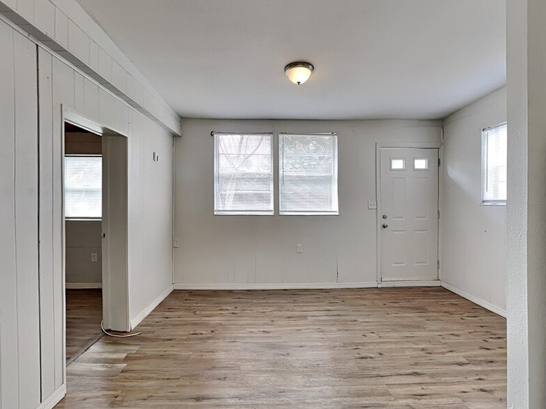 Building Photo - 307 S Montgomery Ave