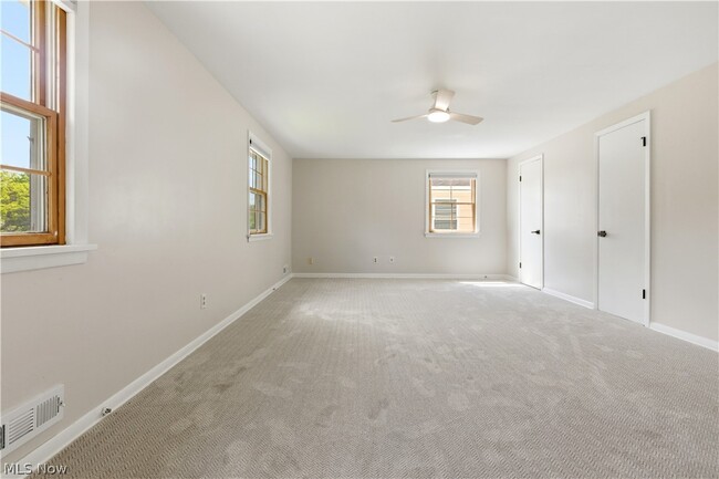 Building Photo - 2056 Laurel Hill Dr