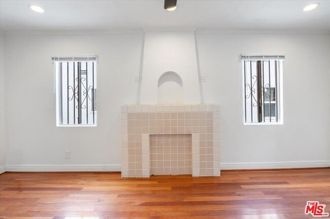 Building Photo - 2840 S Mansfield Ave