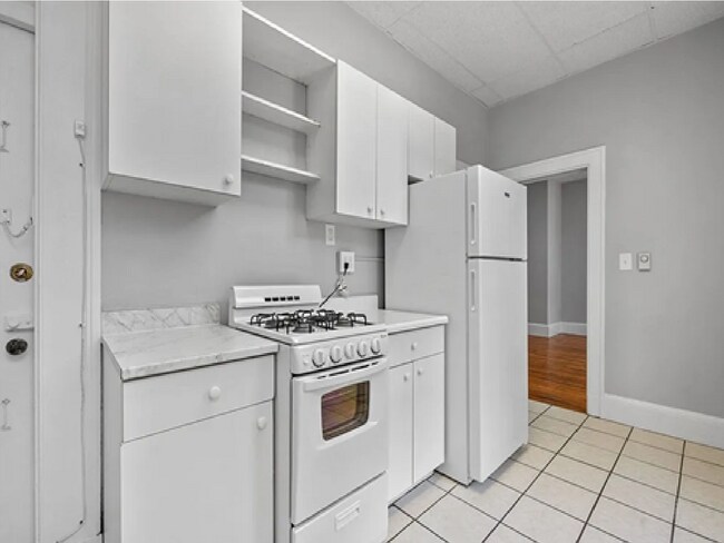Building Photo - 857 Beacon St