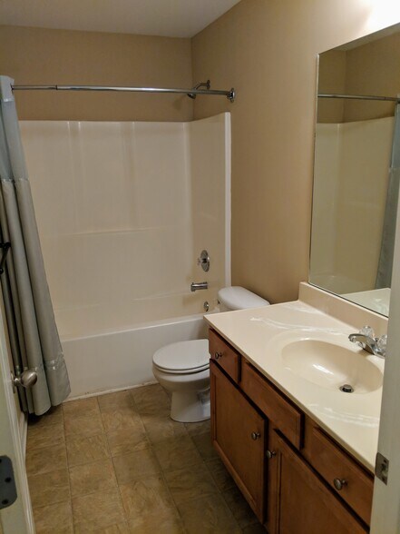 Bathroom 2 - 144 Hood Park Dr