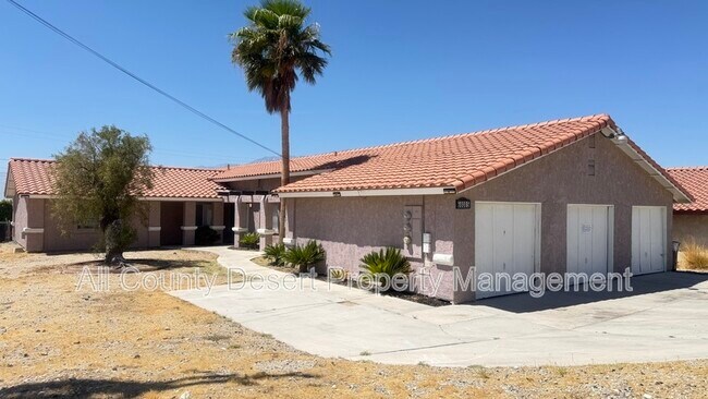 Building Photo - 68085 Cll Bolsa