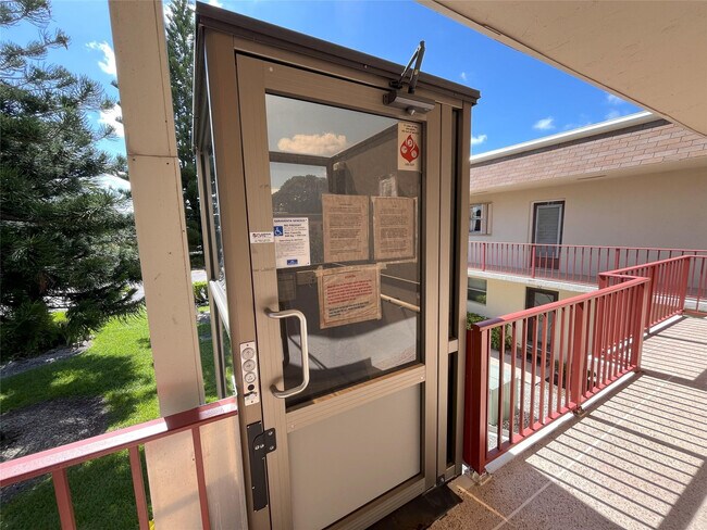 Building Photo - 212 Oxford 400