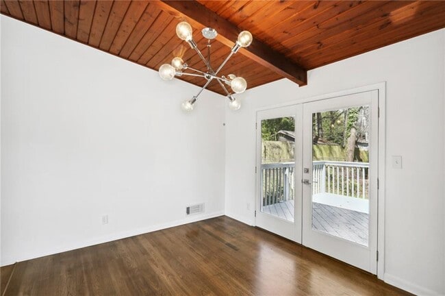 Building Photo - 3684 Northlake Dr