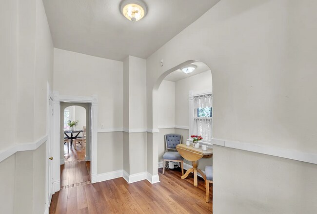 Building Photo - Beautiful 5 Bedroom Home with Lots of Natural Light and Private Fenced Backyard! A Must See!