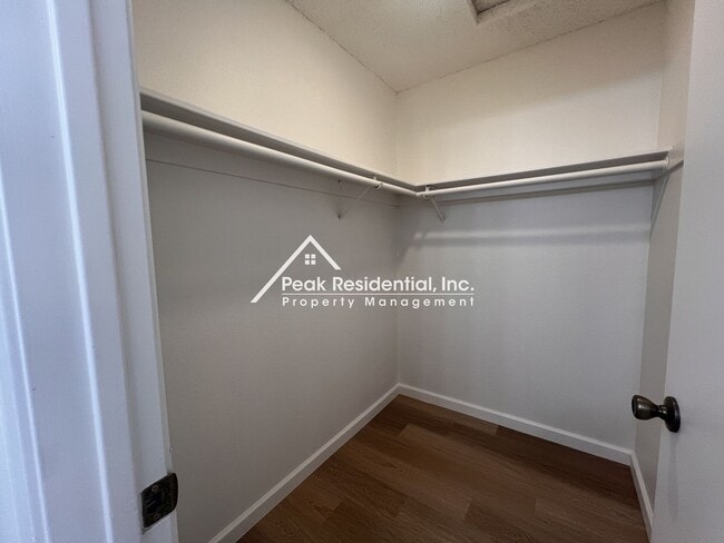 Building Photo - Spacious Updated 2bd/2ba Halfplex with 2 Car Garage