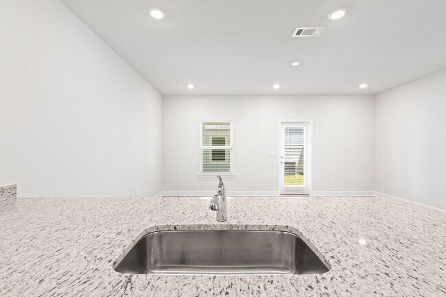 Building Photo - 1027 McLaren Cir