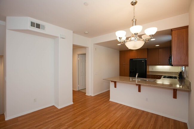Building Photo - 720 S San Fernando Blvd