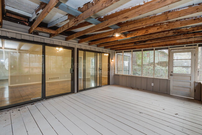 Building Photo - 2700 Creekview Point NW