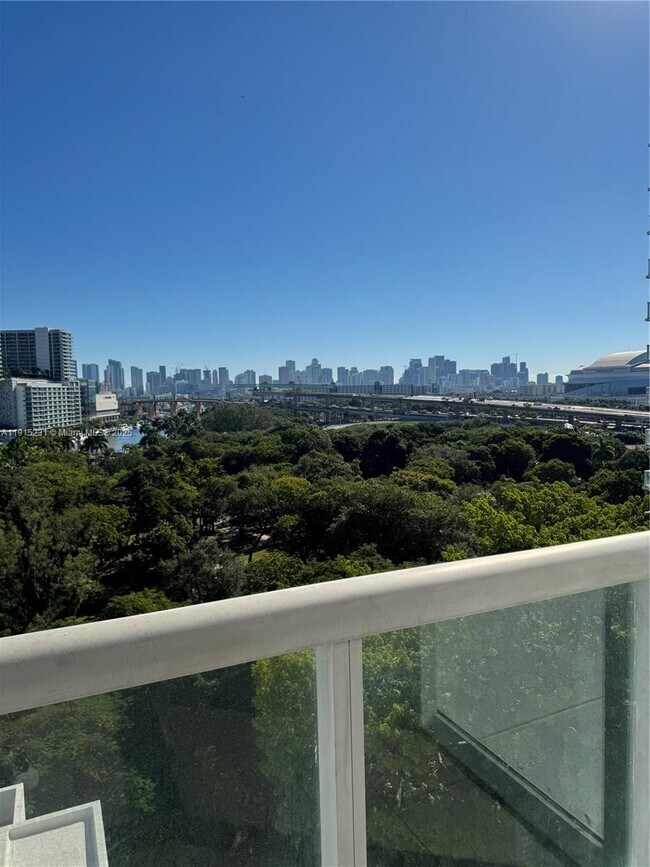 Building Photo - 1861 NW S River Dr