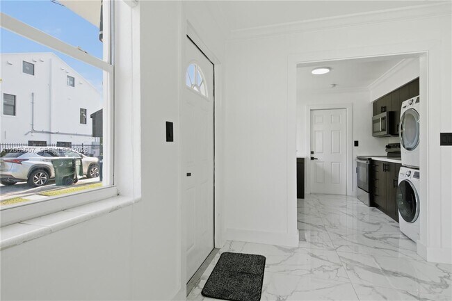 Building Photo - 6053 SW 63rd Terrace