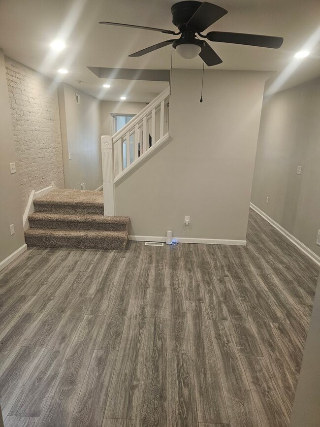 Building Photo - Beautifull renovated 2 bed 1.5 bath!