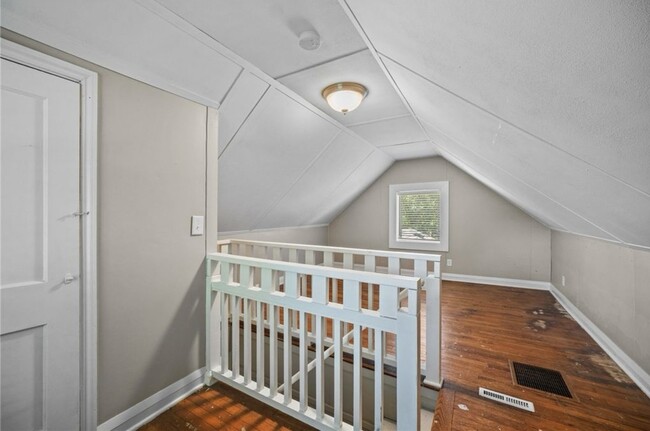 Upper bedroom - 1923 39th St