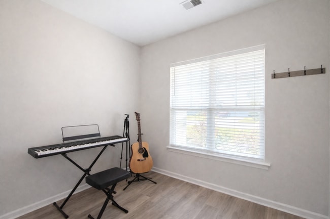 Building Photo - Open concept plan in Savannah Southside - Close to I95