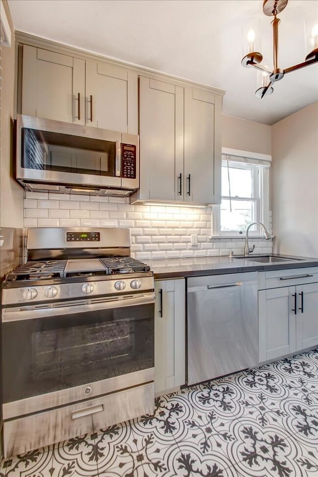 Primary Photo - Georgia St. Triplex