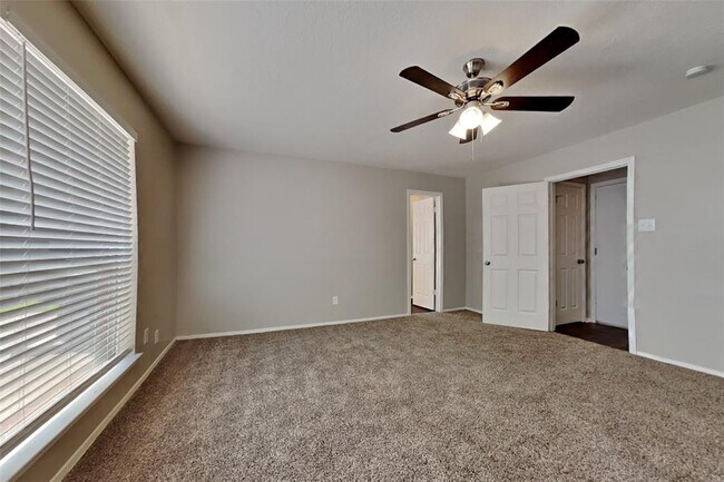 Building Photo - 4826 Pecan Grove Dr
