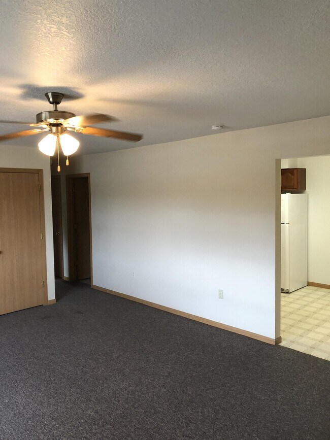 Building Photo - 3027 River Rd