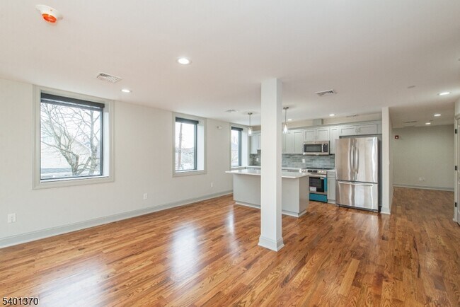 Building Photo - 248 US-46