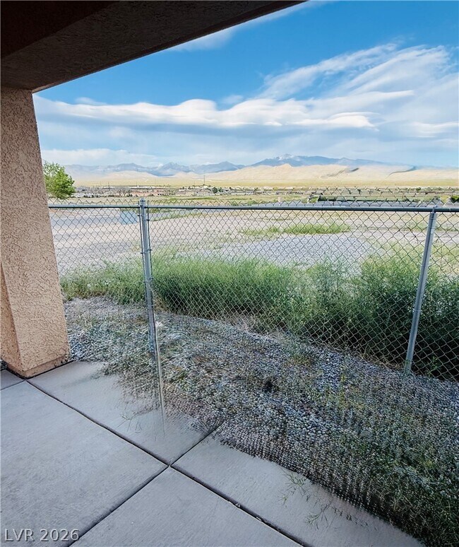 Building Photo - 2021 E Ambush St