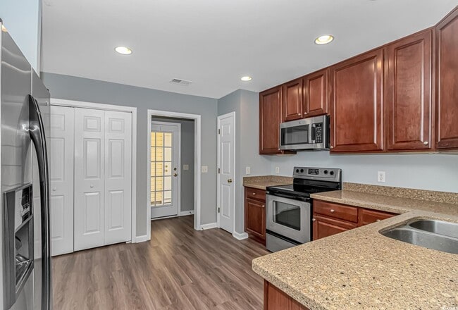 Building Photo - 409 Hunley Ln
