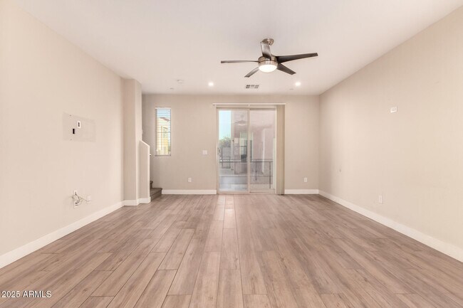 Building Photo - 820 N 8th Ave